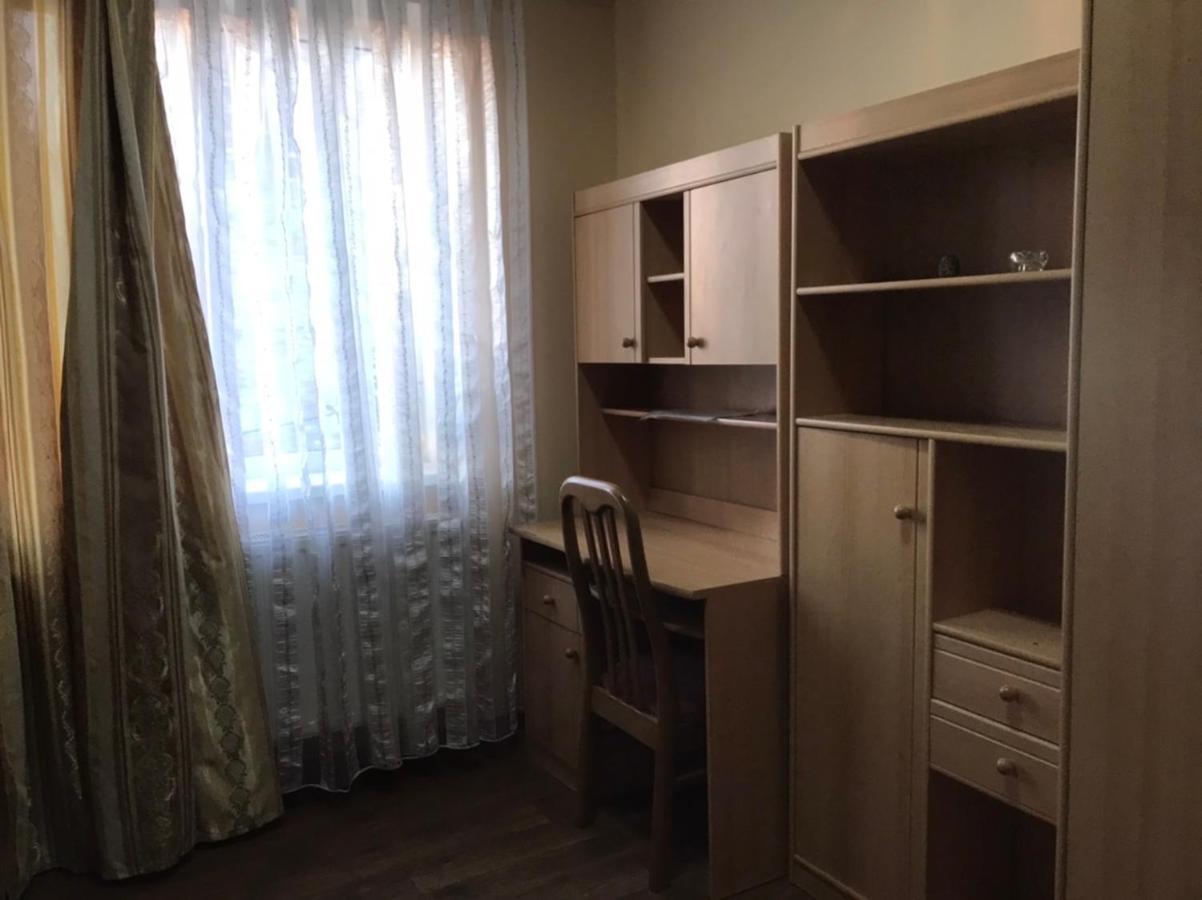 Отель Кімнати в центрі Ужгород Экстерьер фото