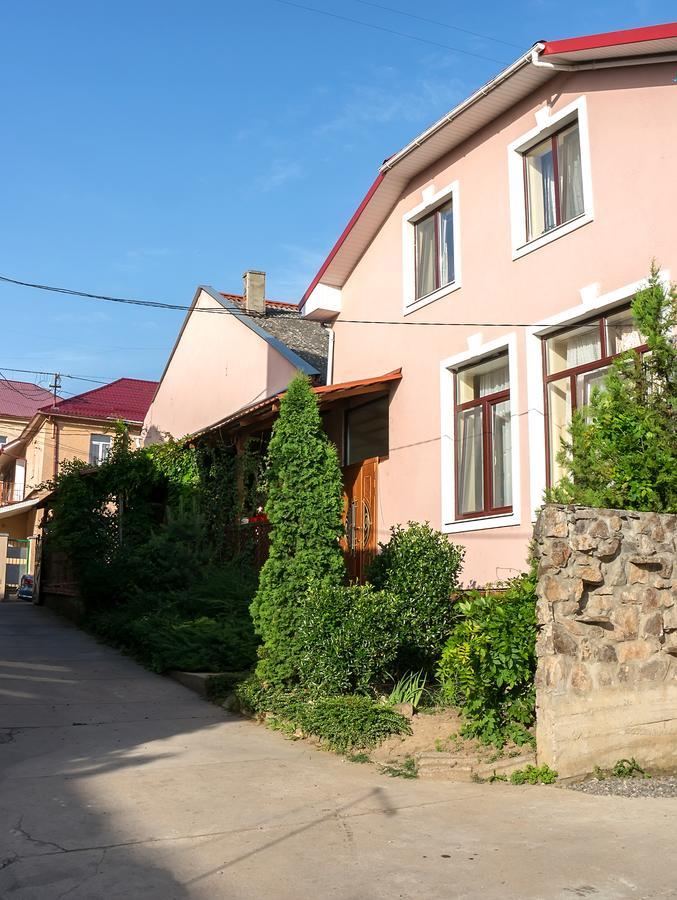 Отель Кімнати в центрі Ужгород Экстерьер фото