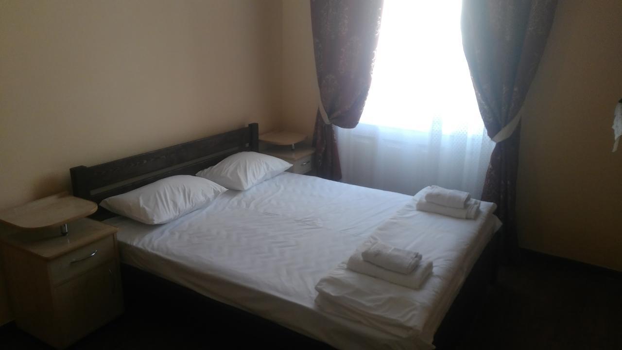 Отель Кімнати в центрі Ужгород Экстерьер фото