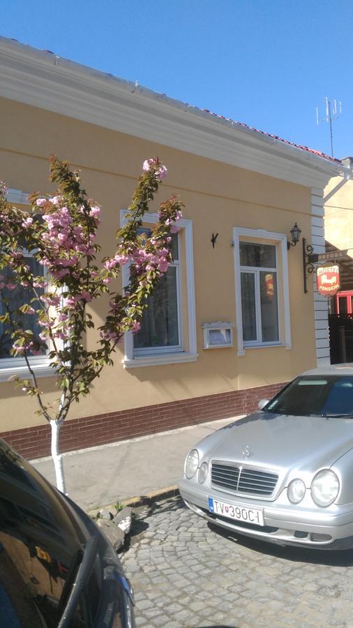 Отель Кімнати в центрі Ужгород Экстерьер фото